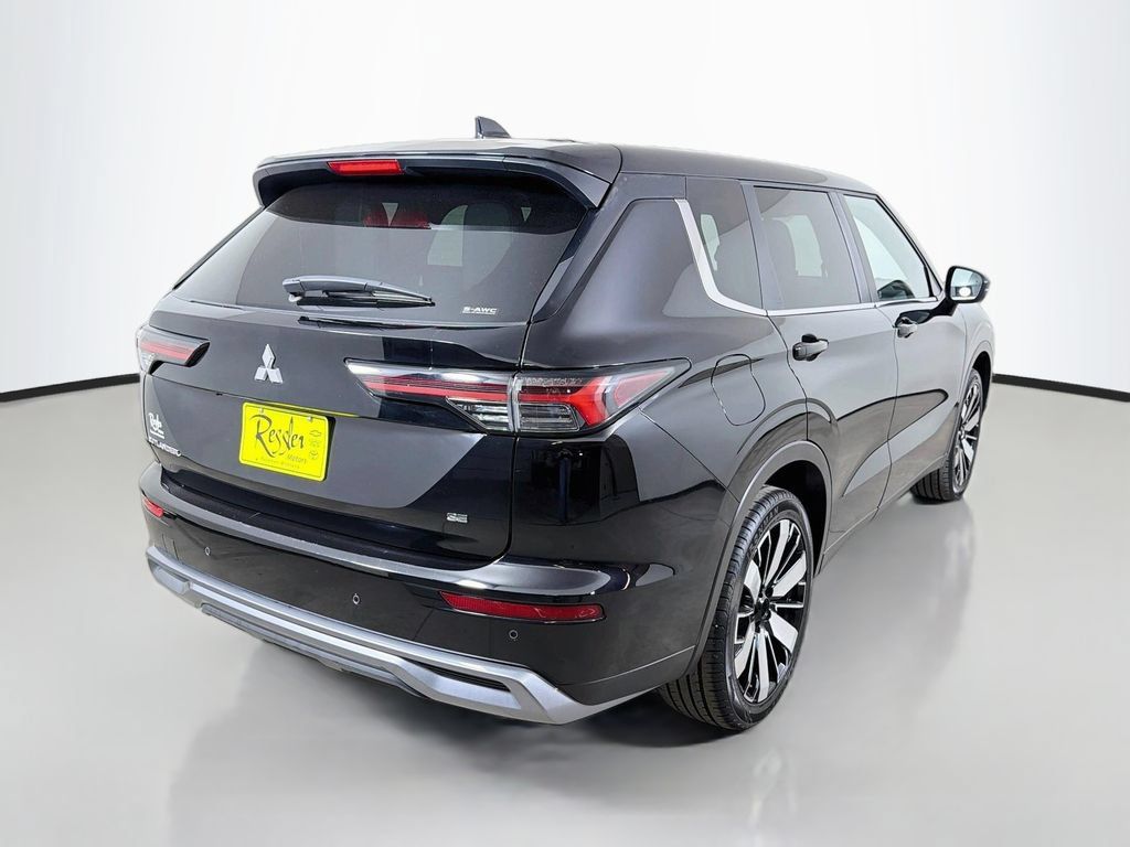 Used 2025 Mitsubishi Outlander AWD image 6