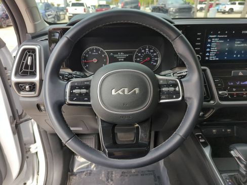 Used 2023 Kia Sorento EX w/ Panoramic Sunroof Package FWD image 10