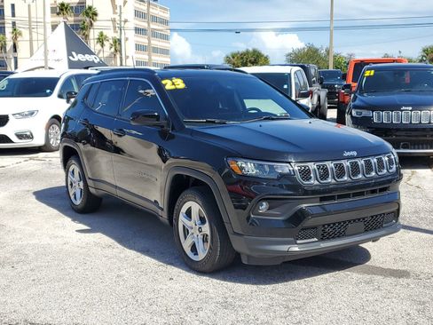 Used 2023 Jeep Compass Latitude image 4