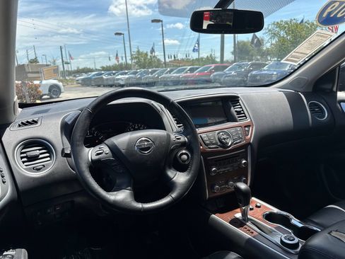 Used 2019 Nissan Pathfinder Platinum AWD/4WD image 20