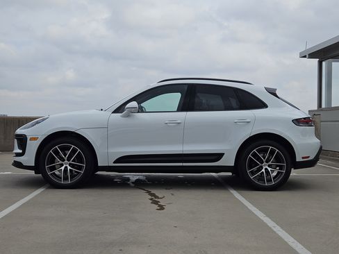 Used 2025 Porsche Macan image 2