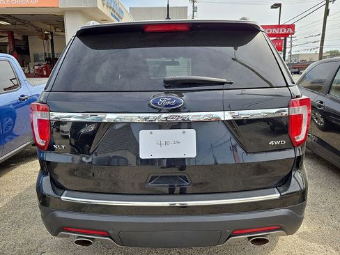 Used 2018 Ford Explorer XLT w/ Equipment Group 202A image 5