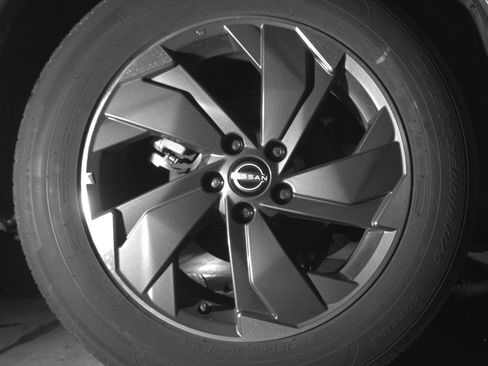 Used 2025 Nissan Rogue SV image 15