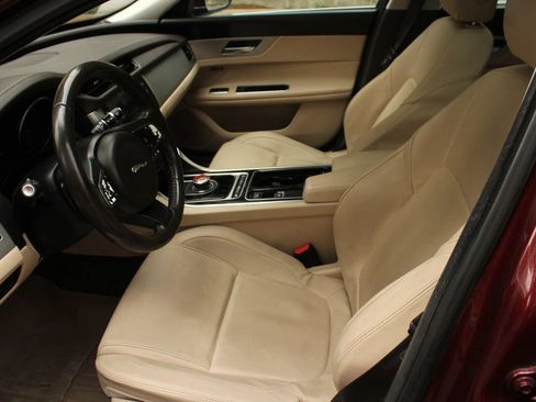 Used 2017 Jaguar XF Premium RWD image 14