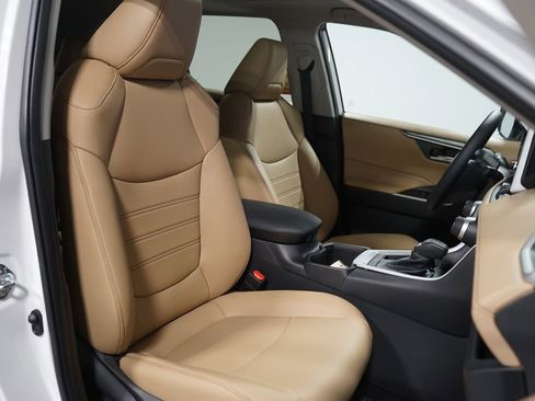 Used 2024 Toyota RAV4 XLE Premium image 28