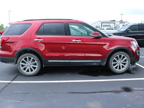 Used 2017 Ford Explorer Limited w/ Equipment Group 303A AWD/4WD image 4
