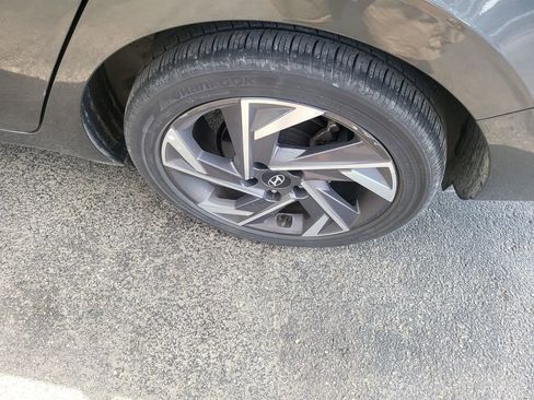 Used 2025 Hyundai Elantra SEL image 6