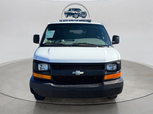 Used 2017 Chevrolet Express 3500 Extended image 8