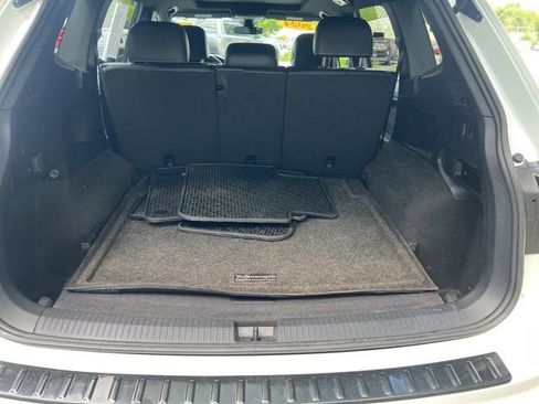 Used 2024 Volkswagen Tiguan SE R-Line AWD/4WD image 7