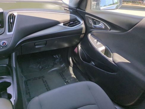 Used 2022 Chevrolet Malibu LT FWD image 16
