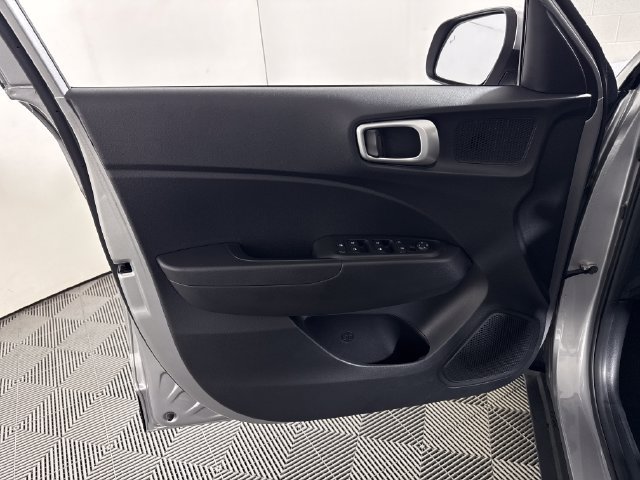 Used 2024 Hyundai Venue SEL FWD image 28