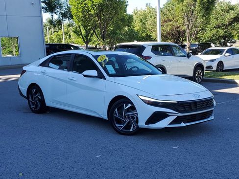 Used 2025 Hyundai Elantra SEL FWD image 32
