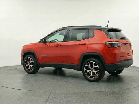 Used 2025 Jeep Compass Limited image 5