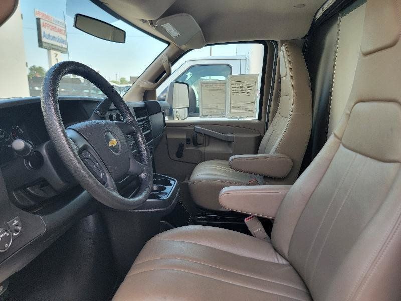 Used 2016 Chevrolet Express 3500 RWD image 5