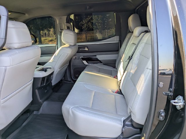 Used 2025 Toyota Tundra Limited AWD/4WD image 14
