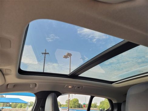 Used 2023 Volvo XC40 B4 Ultimate image 20