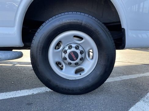 Used 2024 GMC Savana 2500 w/ Driver Convenience Package image 27