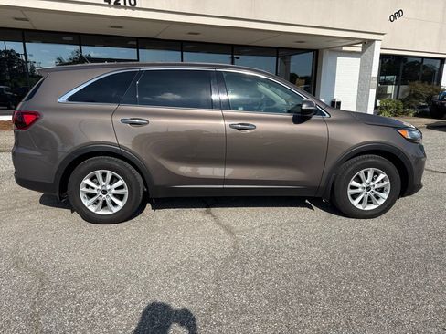 Used 2019 Kia Sorento FWD image 13