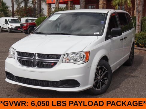 Used 2019 Dodge Grand Caravan SE FWD image 4