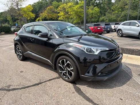 Used 2019 Toyota C-HR Limited FWD image 3