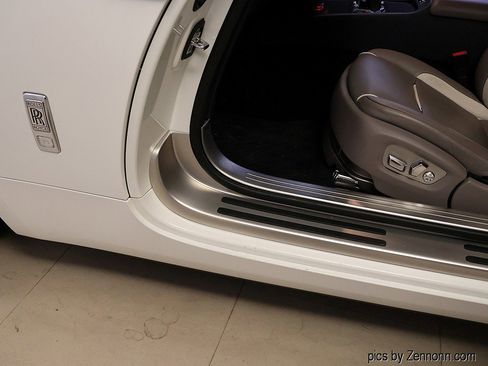 Used 2020 Rolls-Royce Dawn image 27