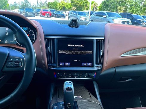 Used 2021 Maserati Levante GranLusso image 7