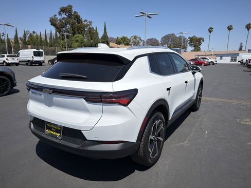 New 2026 Chevrolet Equinox EV LT AWD/4WD image 8