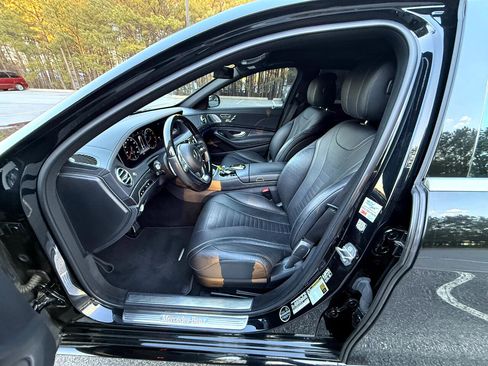 Used 2020 Mercedes-Benz S 560 Sedan w/ AMG Line Exterior image 9