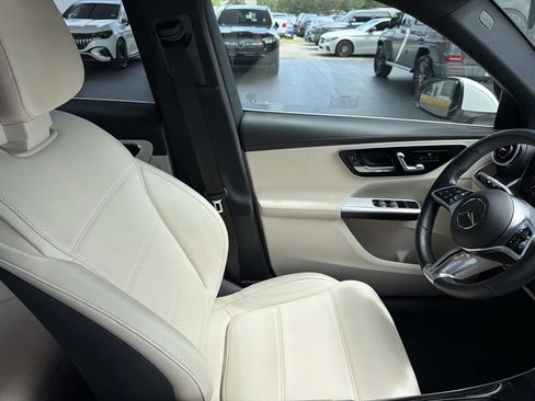 Used 2023 Mercedes-Benz GLC 300 image 11