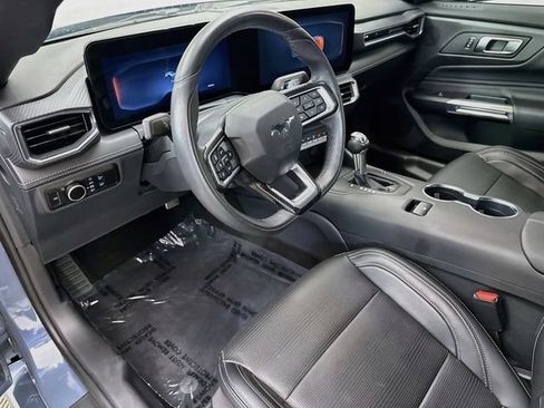 Used 2025 Ford Mustang GT Premium RWD image 9
