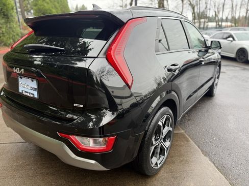 Used 2023 Kia Niro EX Touring image 10