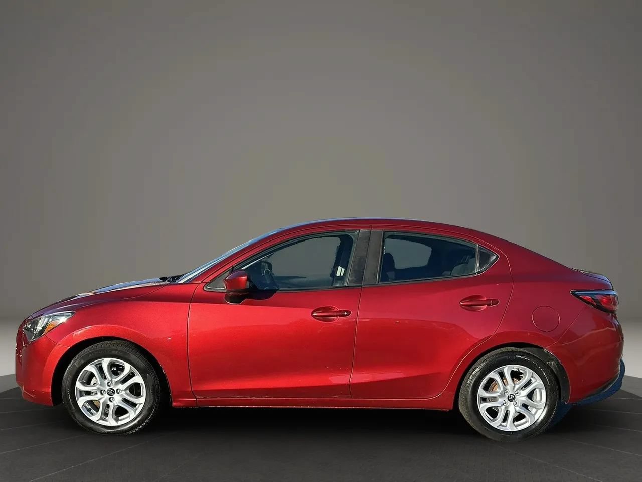 Used 2017 Toyota Yaris iA FWD image 4