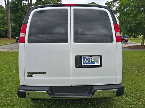 Used 2025 Chevrolet Express 3500 LT w/ LT Preferred Equipment Group RWD image 4