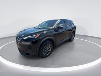 Used 2024 Nissan Rogue S FWD video 4