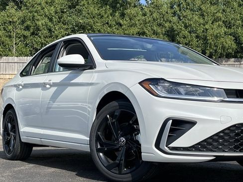 New 2026 Volkswagen Jetta SE FWD image 3