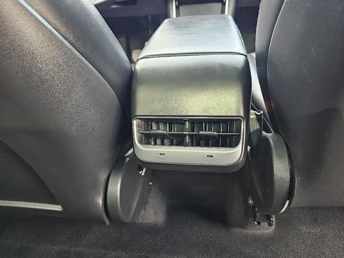 Used 2021 Tesla Model Y Long Range image 21