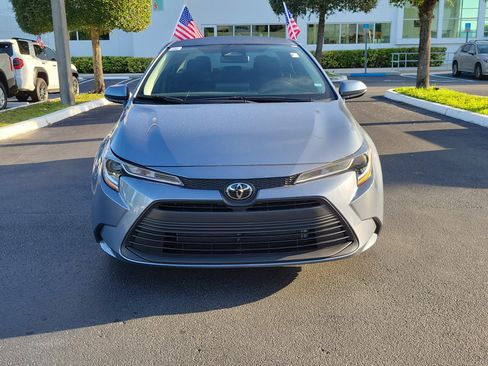Used 2025 Toyota Corolla LE FWD image 4