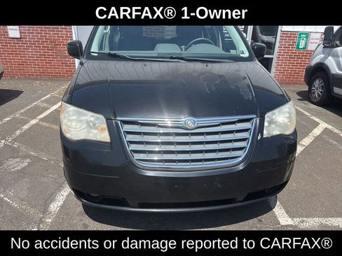 Used 2010 Chrysler Town & Country Touring FWD image 2