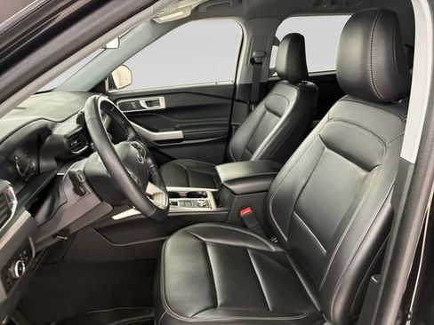Used 2023 Ford Explorer XLT w/ Equipment Group 202A AWD/4WD image 12