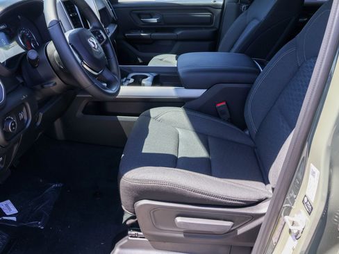 New 2026 RAM 1500 Express AWD/4WD image 4