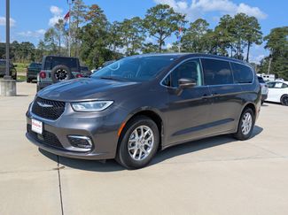 Used 2023 Chrysler Pacifica Touring-L FWD video 1