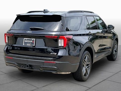 Used 2025 Ford Explorer ST-Line w/ ST-Line Street Pack AWD/4WD image 24