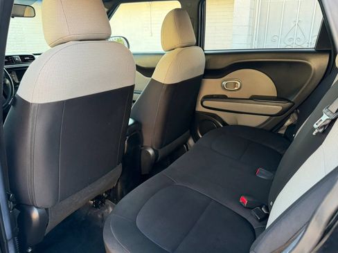 Used 2017 Kia Soul FWD image 6
