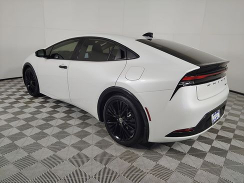 Used 2025 Toyota Prius XLE image 3