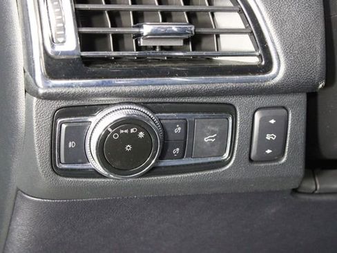 Used 2019 Lincoln Navigator Premiere image 19