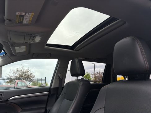 Used 2019 Toyota Highlander Limited AWD/4WD image 35