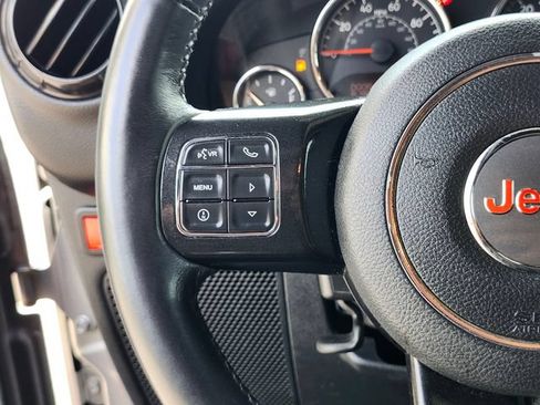 Used 2017 Jeep Wrangler Unlimited Rubicon AWD/4WD image 26