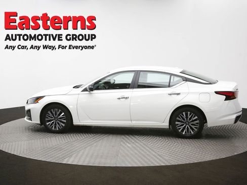 Used 2025 Nissan Altima 2.5 SV FWD image 60