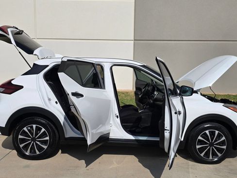 Used 2021 Nissan Kicks S FWD image 13