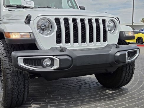 Used 2023 Jeep Gladiator Overland AWD/4WD image 9